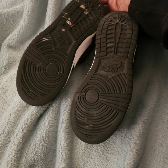 Nike Kids Black and White Sneakers - Picture 4 of 7